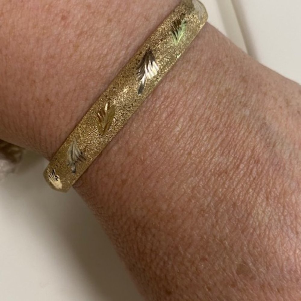 10k Yellow gold engraved bracelet